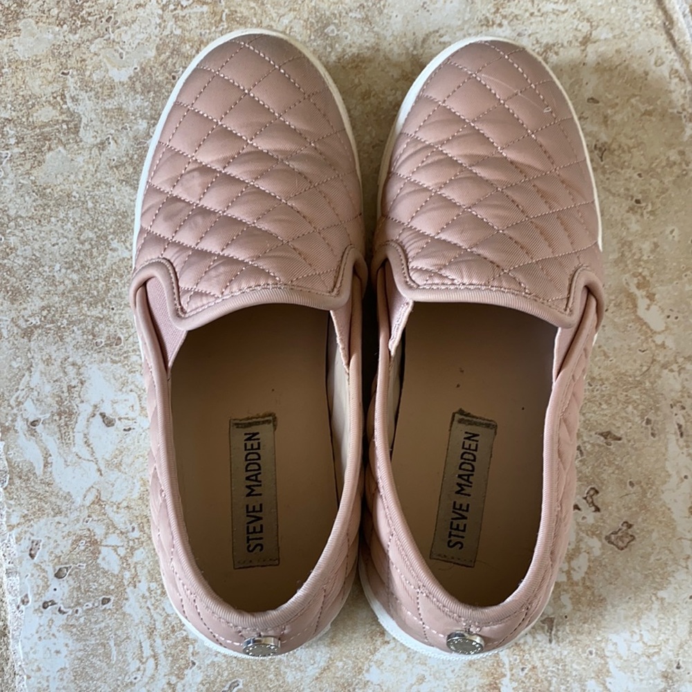 Ecntrcqt Steve Madden blush slides size 6.5